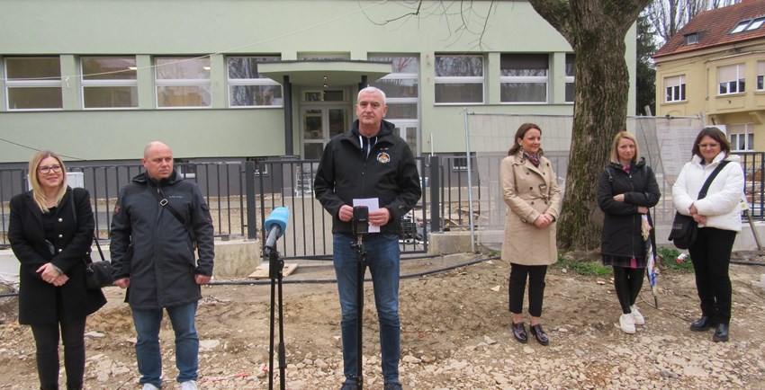 Gradonačelnik Mandić: Na javnom savjetovanju uskoro program kojim Grad Karlovac pomaže stanovnicima Zvijezde - za statičku sanaciju zgrada, fasade, stolariju, krov moći će dobiti do 50 posto ukupnog iznosa