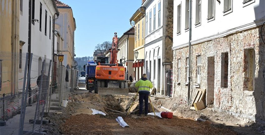 Radovi u Zvijezdi idu po planu ali i „uvode“ novu regulaciju parkiranja: Od 20. ožujka Strossmayerov i Trg bana J. Jelačića samo za vozila s naljepnicom, njima besplatno parkiranje i u dijelu Radićeve