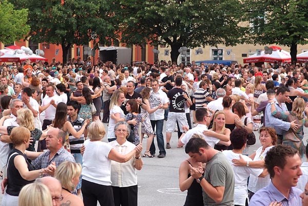 Milenijski bal i ritam salse za sjajnu rođendansku feštu 