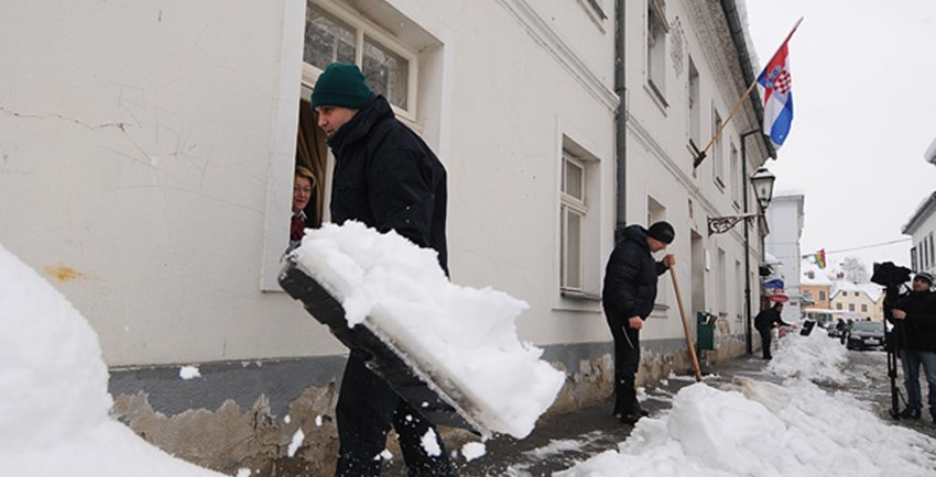 Djelatnici gradske uprave čistili oko 