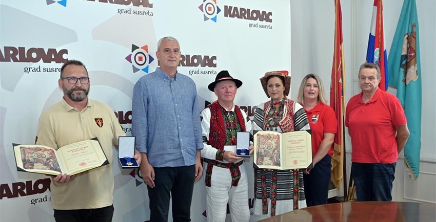 Medalje Grada Karlovca dobili Nikola Alić i KUD Rečica – Gradonačelnik Mandić: Vi ste ti koji obilježavate Karlovac