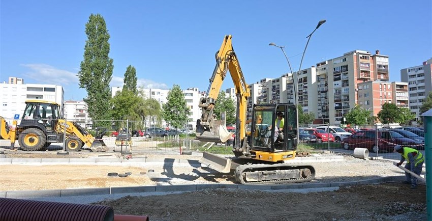 Grabrik dobiva novo parkiralište: Između Zvonimirove i Branimirove za nešto više od mjesec dana uređeno 91 parkirno mjesto, prometnice i nogostup, javna rasvjeta, odvodnja i zelenilo 