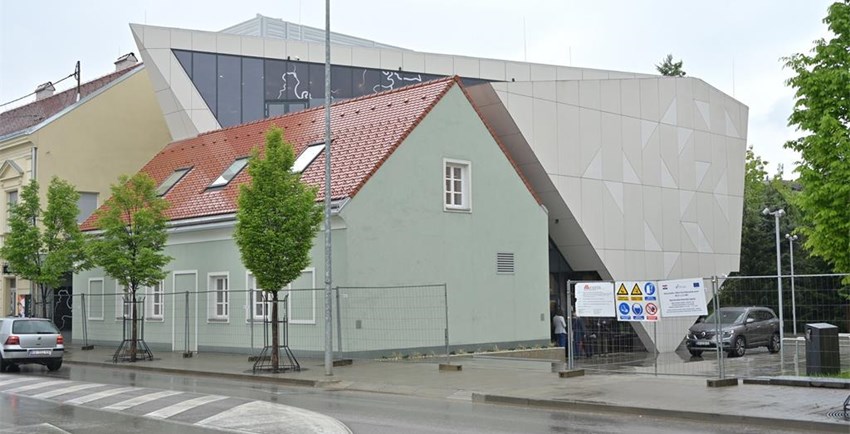 Najpoznatiji karlovački učenik dobiva svoj centar pored škole u kojoj je maturirao – Idući tjedan otvorenje Nikola Tesla Experience Center 