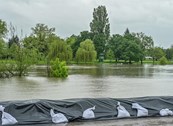 Stožer Civilne zaštite: Karlovac vodeni val očekuje sutra, prognoze povoljnije i većih problema ne bi trebalo biti, ali službe na terenu, pripreme traju                          