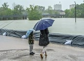 Hrvatske vode očekuju vodostaj iznad 800 centimetara, Karlovac će od poplava braniti i vojska, kritične lokacije štite dodatni nasipi